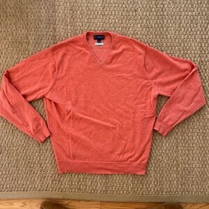Peter Millar Men’s Cashmere Flex (97% Cashmere/3% Lycra) V Neck Sweater. Size L